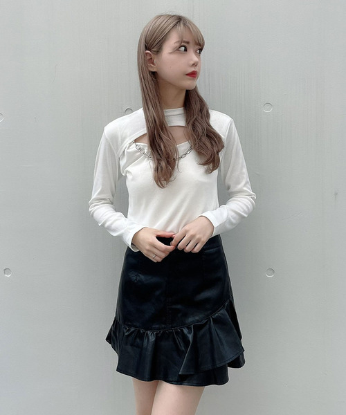 Crea titty&Co. PETIT(クレアティティーアンドコープチ)の「【Crea titty&Co.PETIT】デコルテオープンカットトップス(Tシャツ/カットソー・レディース・ブラック/ホワイト・FREE)」の3枚目の写真