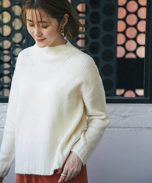 RIVE DROITE(リヴドロワ)の「後姿に抜け感&トレンド感をプラス ヤク混バックシームハイネックニット(ニット/セーター・レディース・ベージュ/オフホワイト/サックスブルー・FREE)」の11枚目の写真