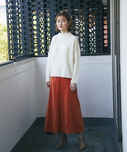 RIVE DROITE(リヴドロワ)の「後姿に抜け感&トレンド感をプラス ヤク混バックシームハイネックニット(ニット/セーター・レディース・ベージュ/オフホワイト/サックスブルー・FREE)」の4枚目の写真