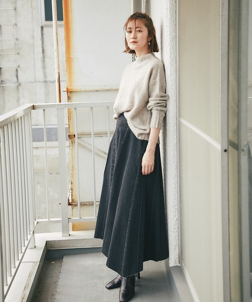 RIVE DROITE(リヴドロワ)の「後姿に抜け感&トレンド感をプラス ヤク混バックシームハイネックニット(ニット/セーター・レディース・ベージュ/オフホワイト/サックスブルー・FREE)」の9枚目の写真