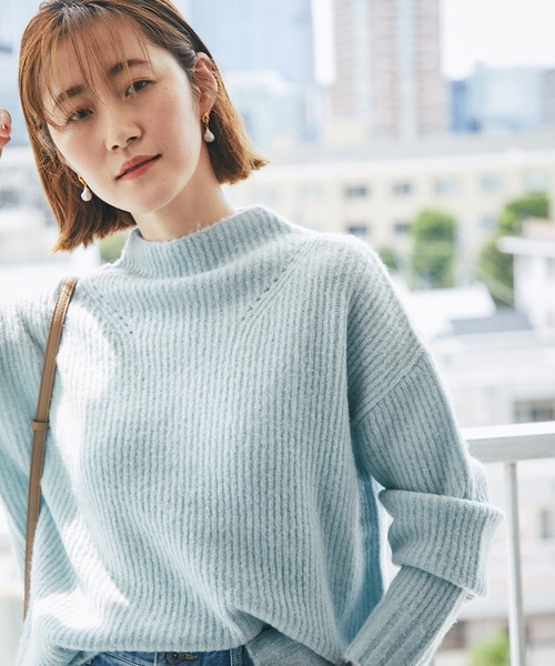 RIVE DROITE(リヴドロワ)の「後姿に抜け感&トレンド感をプラス ヤク混バックシームハイネックニット(ニット/セーター・レディース・ベージュ/オフホワイト/サックスブルー・FREE)」の13枚目の写真