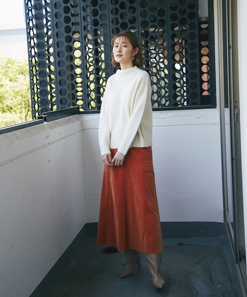 RIVE DROITE(リヴドロワ)の「後姿に抜け感&トレンド感をプラス ヤク混バックシームハイネックニット(ニット/セーター・レディース・ベージュ/オフホワイト/サックスブルー・FREE)」の16枚目の写真