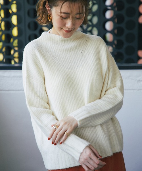 RIVE DROITE(リヴドロワ)の「後姿に抜け感&トレンド感をプラス ヤク混バックシームハイネックニット(ニット/セーター・レディース・ベージュ/オフホワイト/サックスブルー・FREE)」の7枚目の写真