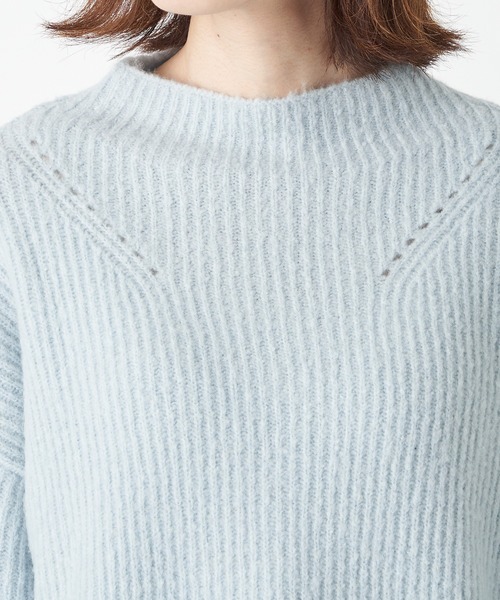 RIVE DROITE(リヴドロワ)の「後姿に抜け感&トレンド感をプラス ヤク混バックシームハイネックニット(ニット/セーター・レディース・ベージュ/オフホワイト/サックスブルー・FREE)」の22枚目の写真