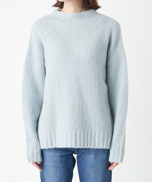 RIVE DROITE(リヴドロワ)の「後姿に抜け感&トレンド感をプラス ヤク混バックシームハイネックニット(ニット/セーター・レディース・ベージュ/オフホワイト/サックスブルー・FREE)」の18枚目の写真