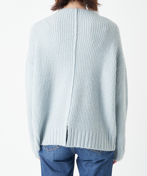 RIVE DROITE(リヴドロワ)の「後姿に抜け感&トレンド感をプラス ヤク混バックシームハイネックニット(ニット/セーター・レディース・ベージュ/オフホワイト/サックスブルー・FREE)」の14枚目の写真