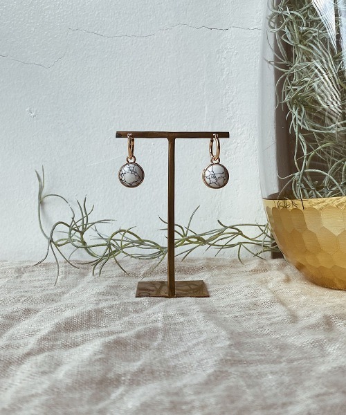 emouv by est(エモーヴバイエスト)の「emouv by est 大理石ピアス(ピアス(両耳用)・レディース・シルバー/ゴールド・FREE)」の3枚目の写真