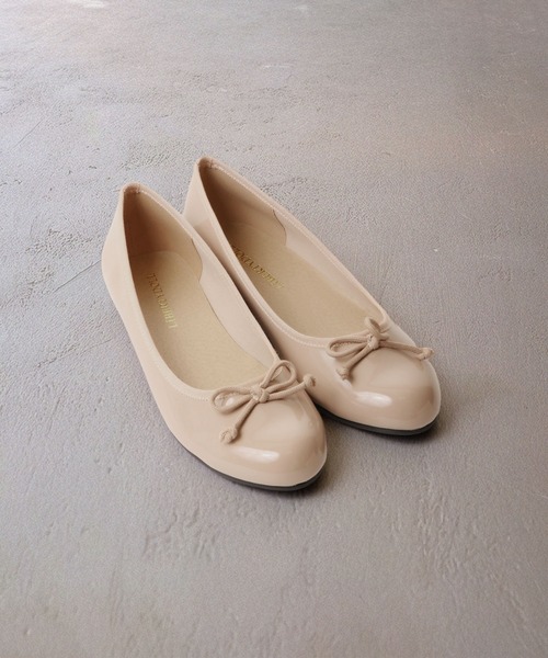 LibertyDoll（リバティードール）の「LibertyDoll 美シルエット履き心地やわらか　ラウンドトゥフラットバレーパンプス（バレエシューズ・レディース・ホワイト/ブラック/ベージュ/レッド/シルバー/ゴールド/グリーン/アイボリー/グレイッシュベージュ/パイソン・LL/3L/SS/S/M/L）」の5枚目の写真