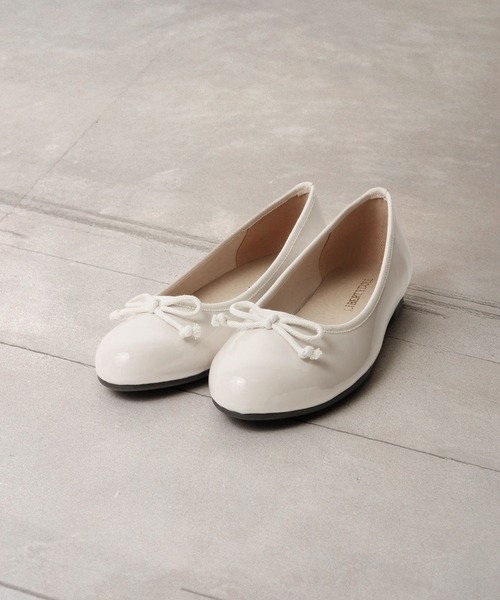 LibertyDoll（リバティードール）の「LibertyDoll 美シルエット履き心地やわらか　ラウンドトゥフラットバレーパンプス（バレエシューズ・レディース・ホワイト/ブラック/ベージュ/レッド/シルバー/ゴールド/グリーン/アイボリー/グレイッシュベージュ/パイソン・LL/3L/SS/S/M/L）」の3枚目の写真