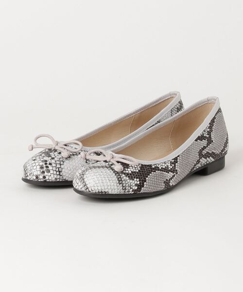 LibertyDoll（リバティードール）の「LibertyDoll 美シルエット履き心地やわらか　ラウンドトゥフラットバレーパンプス（バレエシューズ・レディース・ホワイト/ブラック/ベージュ/レッド/シルバー/ゴールド/グリーン/アイボリー/グレイッシュベージュ/パイソン・LL/3L/SS/S/M/L）」の18枚目の写真