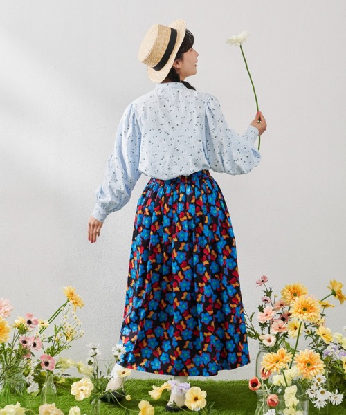 MERLOT（メルロー）の「フラワーパフスリブラウス（シャツ/ブラウス・レディース・ブルー/ピンク/ホワイト・FREE）」の6枚目の写真