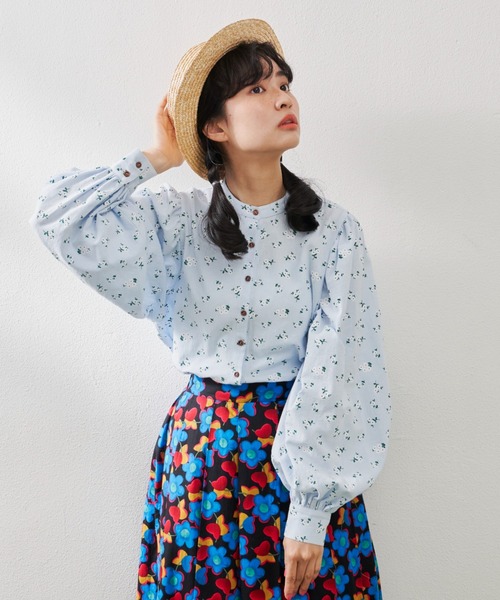 MERLOT（メルロー）の「フラワーパフスリブラウス（シャツ/ブラウス・レディース・ブルー/ピンク/ホワイト・FREE）」の5枚目の写真