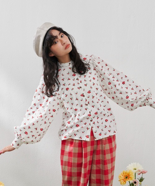 MERLOT（メルロー）の「フラワーパフスリブラウス（シャツ/ブラウス・レディース・ブルー/ピンク/ホワイト・FREE）」の8枚目の写真