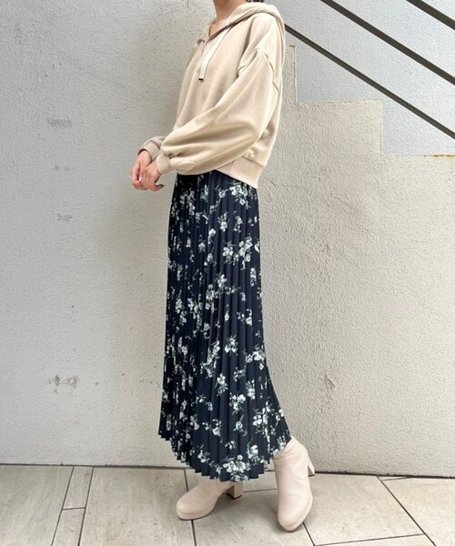 MAJESTIC LEGON（マジェスティックレゴン）の「フローラルカラーパーカー（パーカー・レディース・グレー/ブルー/ライトグリーン/アイボリー/ラベンダー/ピンクベージュ/ブラック・MEDIUM）」の10枚目の写真