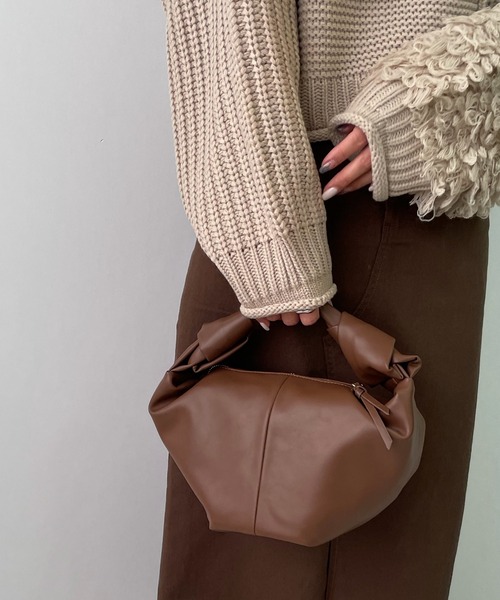 LE MORE(リモア)の「マシュマロソフトミニバッグ(ハンドバッグ・レディース・ホワイト/ブラウン/ベージュ/ブラック・FREE)」の3枚目の写真
