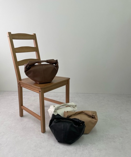 LE MORE(リモア)の「マシュマロソフトミニバッグ(ハンドバッグ・レディース・ホワイト/ブラウン/ベージュ/ブラック・FREE)」の12枚目の写真