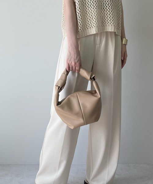 LE MORE(リモア)の「マシュマロソフトミニバッグ(ハンドバッグ・レディース・ホワイト/ブラウン/ベージュ/ブラック・FREE)」の15枚目の写真
