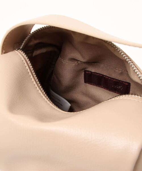 natural couture（ナチュラルクチュール）の「カラフルポーチ型バッグ（ショルダーバッグ・レディース・ブラック/ベージュ/イエロー/グリーン・FREE）」の15枚目の写真