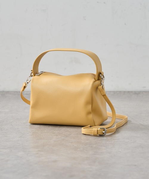 natural couture（ナチュラルクチュール）の「カラフルポーチ型バッグ（ショルダーバッグ・レディース・ブラック/ベージュ/イエロー/グリーン・FREE）」の4枚目の写真