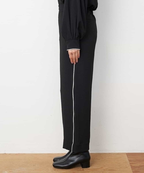A de a.v.v（アードアー・ヴェ・ヴェ）の「［SET UP対応］配色パイピングパンツ（その他パンツ・レディース・ブラック/ホワイト・38/36/34）」の11枚目の写真