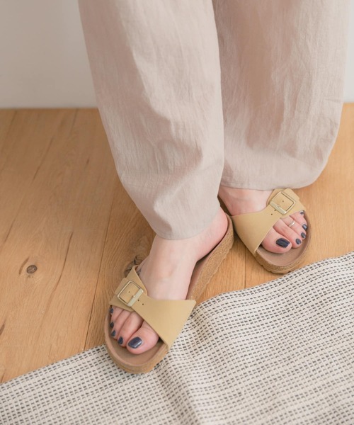 ITEMS URBANRESEARCH（アイテムズ アーバンリサーチ）の「BIRKENSTOCK　MADRID Narrow Fit（その他シューズ・レディース・グリーン系その他/ベージュ系その他・38/37/36）」の2枚目の写真