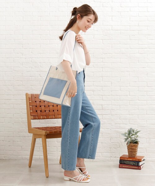 SHOO・LA・RUE（シューラルー）の「◆ストライプキャンバスポケットトート（トートバッグ・レディース・ブラック/ダークブラウン/サックスブルー・00）」の4枚目の写真