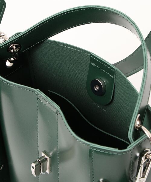 AZUL by moussy(アズールバイマウジー)の「STUDS SQUARE BAG/スタッズスクエアバッグ(ショルダーバッグ・レディース・ブラック/ダークグリーン・FREE)」の3枚目の写真