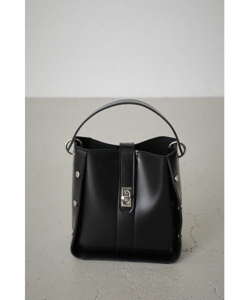 AZUL by moussy(アズールバイマウジー)の「STUDS SQUARE BAG/スタッズスクエアバッグ(ショルダーバッグ・レディース・ブラック/ダークグリーン・FREE)」の6枚目の写真