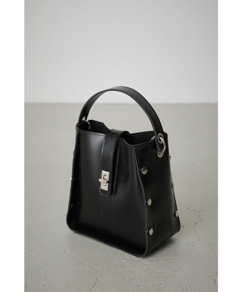 AZUL by moussy(アズールバイマウジー)の「STUDS SQUARE BAG/スタッズスクエアバッグ(ショルダーバッグ・レディース・ブラック/ダークグリーン・FREE)」の7枚目の写真