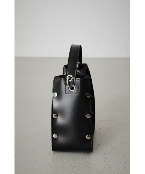 AZUL by moussy(アズールバイマウジー)の「STUDS SQUARE BAG/スタッズスクエアバッグ(ショルダーバッグ・レディース・ブラック/ダークグリーン・FREE)」の8枚目の写真