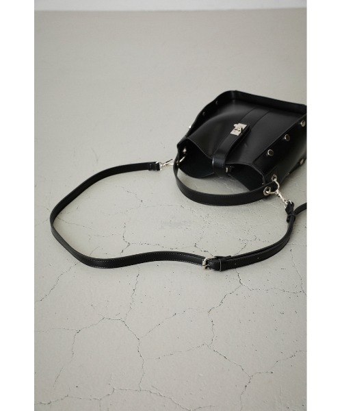 AZUL by moussy(アズールバイマウジー)の「STUDS SQUARE BAG/スタッズスクエアバッグ(ショルダーバッグ・レディース・ブラック/ダークグリーン・FREE)」の10枚目の写真