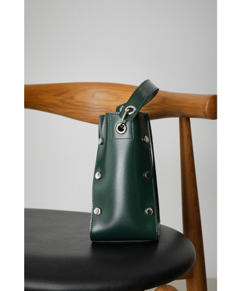 AZUL by moussy(アズールバイマウジー)の「STUDS SQUARE BAG/スタッズスクエアバッグ(ショルダーバッグ・レディース・ブラック/ダークグリーン・FREE)」の19枚目の写真