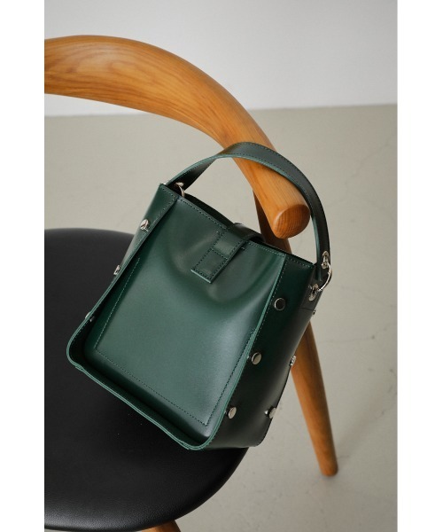 AZUL by moussy(アズールバイマウジー)の「STUDS SQUARE BAG/スタッズスクエアバッグ(ショルダーバッグ・レディース・ブラック/ダークグリーン・FREE)」の20枚目の写真