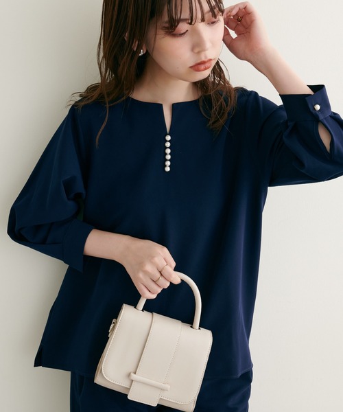 natural couture（ナチュラルクチュール）の「2022AWアイテム/セットアップ可/パール付きスキッパーブラウス（シャツ/ブラウス・レディース・サックスブルー/ネイビー/ベージュ/オレンジ/ピンク/ミント・FREE）」の11枚目の写真