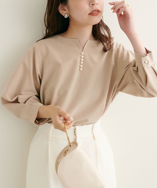 natural couture（ナチュラルクチュール）の「2022AWアイテム/セットアップ可/パール付きスキッパーブラウス（シャツ/ブラウス・レディース・サックスブルー/ネイビー/ベージュ/オレンジ/ピンク/ミント・FREE）」の7枚目の写真