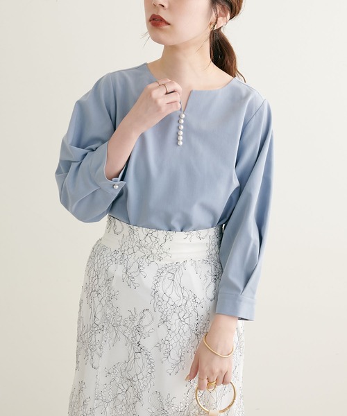 natural couture（ナチュラルクチュール）の「2022AWアイテム/セットアップ可/パール付きスキッパーブラウス（シャツ/ブラウス・レディース・サックスブルー/ネイビー/ベージュ/オレンジ/ピンク/ミント・FREE）」の20枚目の写真