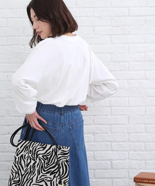 SHOO・LA・RUE(シューラルー)の「◆【シンプルで着回しが効く!】アソートプリントロンT(Tシャツ/カットソー・レディース・ホワイト系その他4/ホワイト系その他5/ベージュ系その他2/ベージュ系その他4/ブラック系3/オリーブ系・02/03)」の9枚目の写真