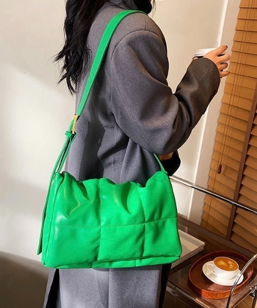 ARULE（アルール）の「『ARULE/アルール』キルティングショルダーバッグ【Y】【CN】（ショルダーバッグ・レディース・グリーン/ブラック/ブラウン・FREE）」の3枚目の写真