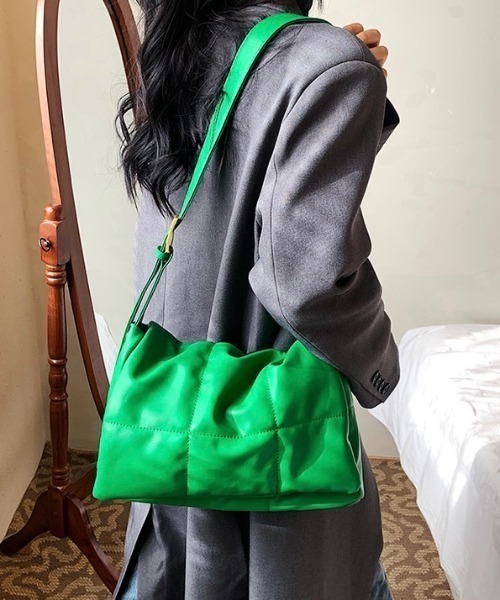 ARULE（アルール）の「『ARULE/アルール』キルティングショルダーバッグ【Y】【CN】（ショルダーバッグ・レディース・グリーン/ブラック/ブラウン・FREE）」の13枚目の写真