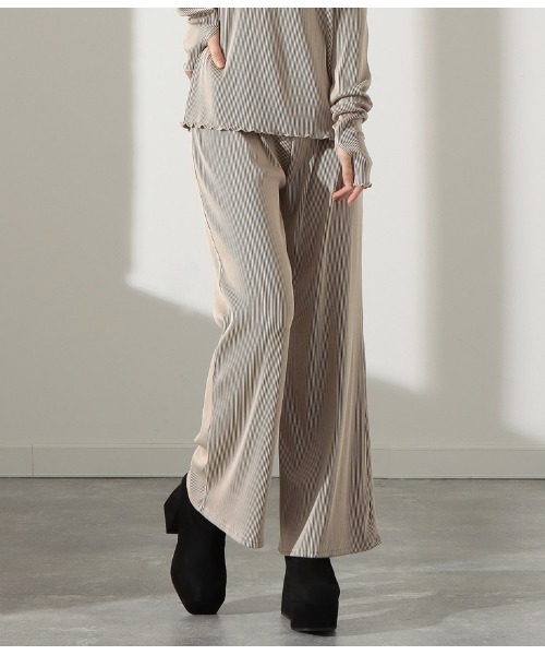 LATINA(ラティーナ)の「配色リブセミフレアパンツ(その他パンツ・レディース・ブラック系その他・FREE)」の1枚目の写真