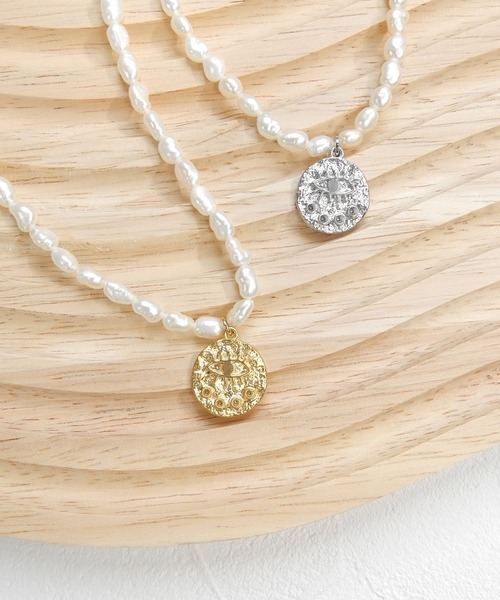 minia（ミニア）の「メタルプレートパールネックレス（ネックレス・レディース・シルバー/ゴールド・FREE）」の2枚目の写真