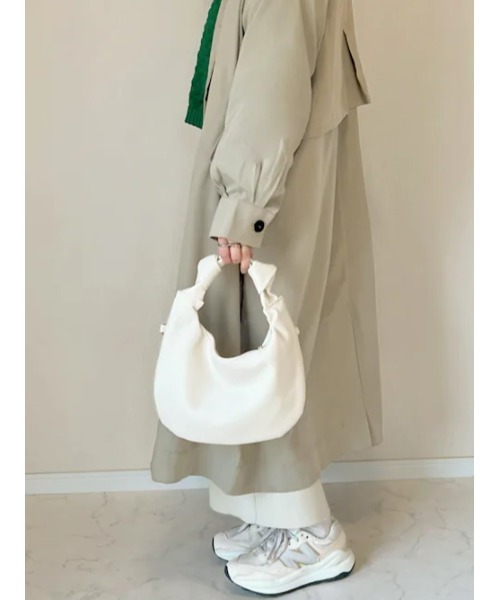 ALTROSE（アルトローズ）の「【WEARISTA　haruさん紹介】2WAYショルダーバッグ [ミア]（ショルダーバッグ・レディース・パープル/アイボリー/ブラック・FREE）」の2枚目の写真