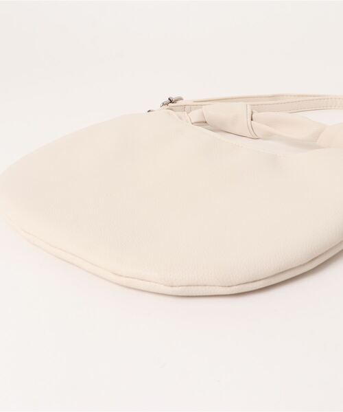 ALTROSE（アルトローズ）の「【WEARISTA　haruさん紹介】2WAYショルダーバッグ [ミア]（ショルダーバッグ・レディース・パープル/アイボリー/ブラック・FREE）」の5枚目の写真