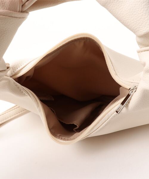 ALTROSE（アルトローズ）の「【WEARISTA　haruさん紹介】2WAYショルダーバッグ [ミア]（ショルダーバッグ・レディース・パープル/アイボリー/ブラック・FREE）」の6枚目の写真