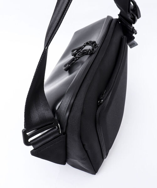 beruf baggage（ベルーフバゲッジ）の「【beruf baggage/ベルーフ バゲッジ】別注URBAN EX-NLS6 スリングパック（ボディバッグ/ウエストポーチ・メンズ・ブラック・FREE）」の6枚目の写真