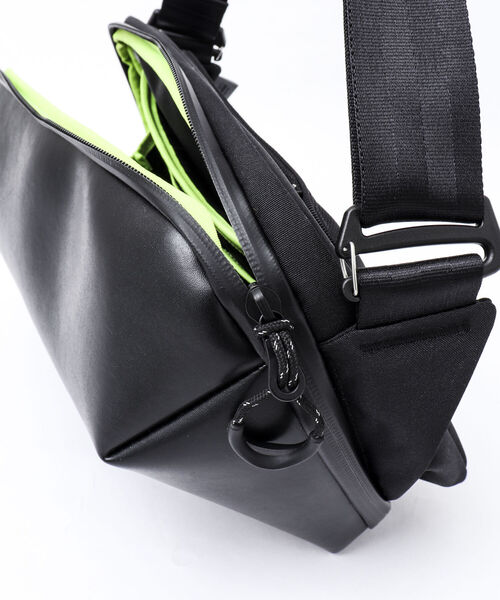 beruf baggage（ベルーフバゲッジ）の「【beruf baggage/ベルーフ バゲッジ】別注URBAN EX-NLS6 スリングパック（ボディバッグ/ウエストポーチ・メンズ・ブラック・FREE）」の15枚目の写真