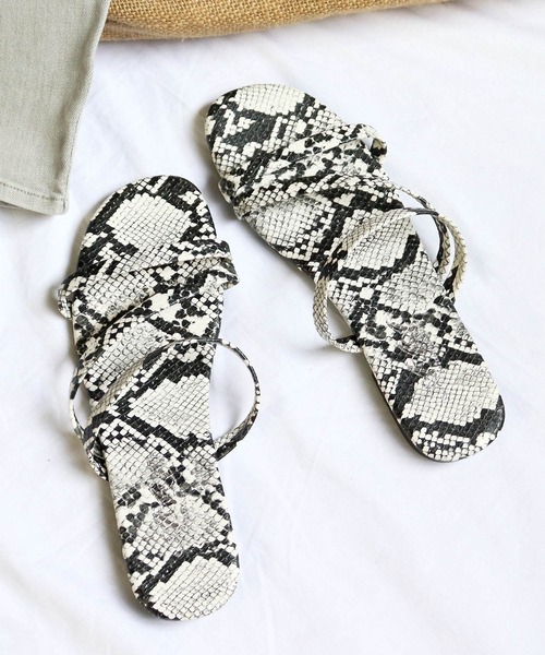 AAA+(サンエープラス)の「スクエアトゥ フラットコードサンダル 華奢ストラップサンダル(サンダル・レディース・ダークブラウン/パイソン/ブラウン/アイボリー/ブラック/ライトブルー/クリア/その他1/ライトグリーン/シルバー・M/LL/L/S)」の10枚目の写真