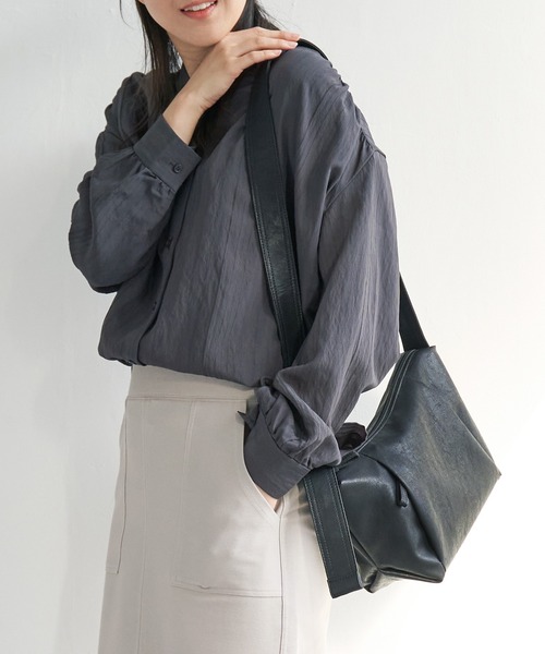 ikka（イッカ）の「PUハーフムーンミニショルダーバッグ（ショルダーバッグ・レディース・オフホワイト/グリーン/オレンジ/ブラック/ダークグリーン/グレー/イエロー/グリーン系その他・FREE）」の12枚目の写真