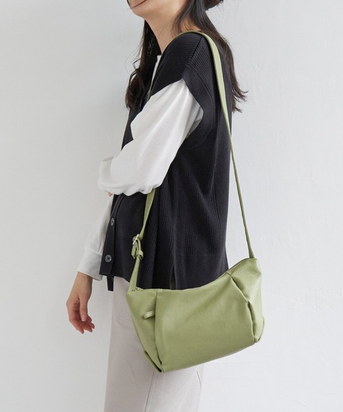 ikka（イッカ）の「PUハーフムーンミニショルダーバッグ（ショルダーバッグ・レディース・オフホワイト/グリーン/オレンジ/ブラック/ダークグリーン/グレー/イエロー/グリーン系その他・FREE）」の14枚目の写真