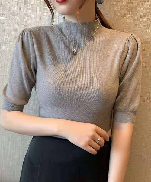 Ulysses（ユリシス）の「プチハイネックパフスリ半袖ニットトップス（ニット/セーター・レディース・ピンク/グリーン/アイボリー/イエロー/キャメル/グレー/ホワイト/ブラック/レッド/ダークグリーン/マスタード/ベージュ/ブラウン・F）」の5枚目の写真